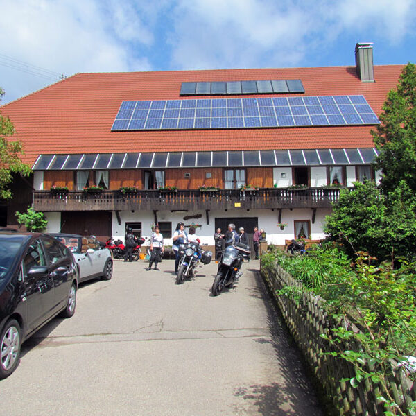 Biker auf dem Rotbauernhof 1