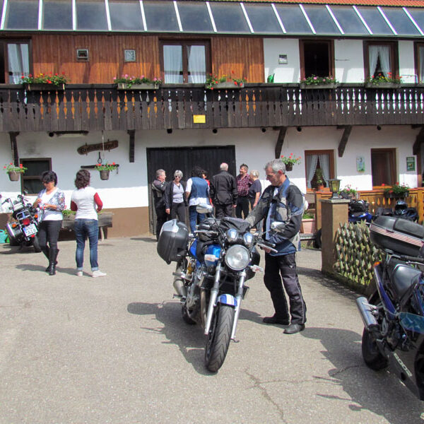 Biker auf dem Rotbauernhof 2
